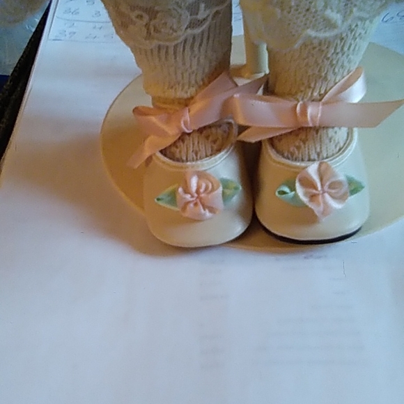 The Franklin Heirloom Be'be' Jumeau Doll - Picture 3 of 15